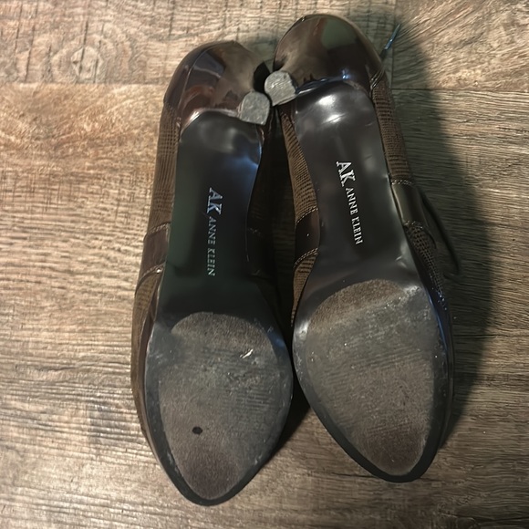 Anne Klein Oxford style heels 9.5 Brown. - Picture 7 of 7